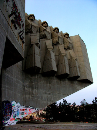 Illustration for article titled An extremely creepy tour of an abandoned Soviet monument in Bulgaria